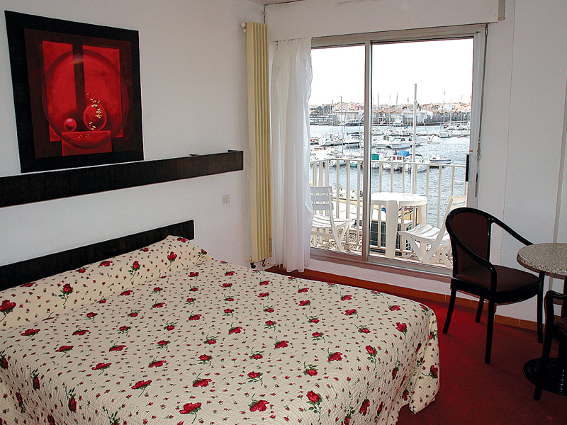 Chambre familiale de l’hôtel la Voile d’Or au Cap d’Agde, avec vue sur le port