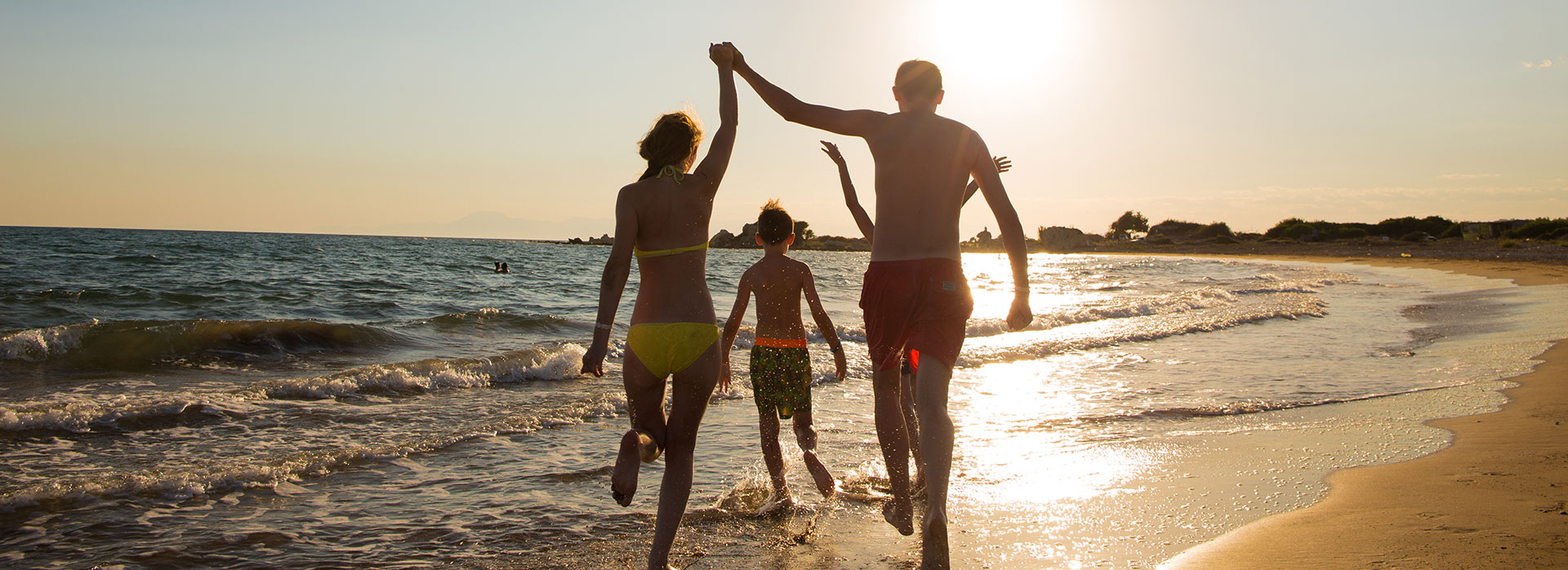 Les tarifs des chambres familiales et chambres doubles de l’hôtel la Voile d’Or dans l’Hérault, au Cap d’Agde.